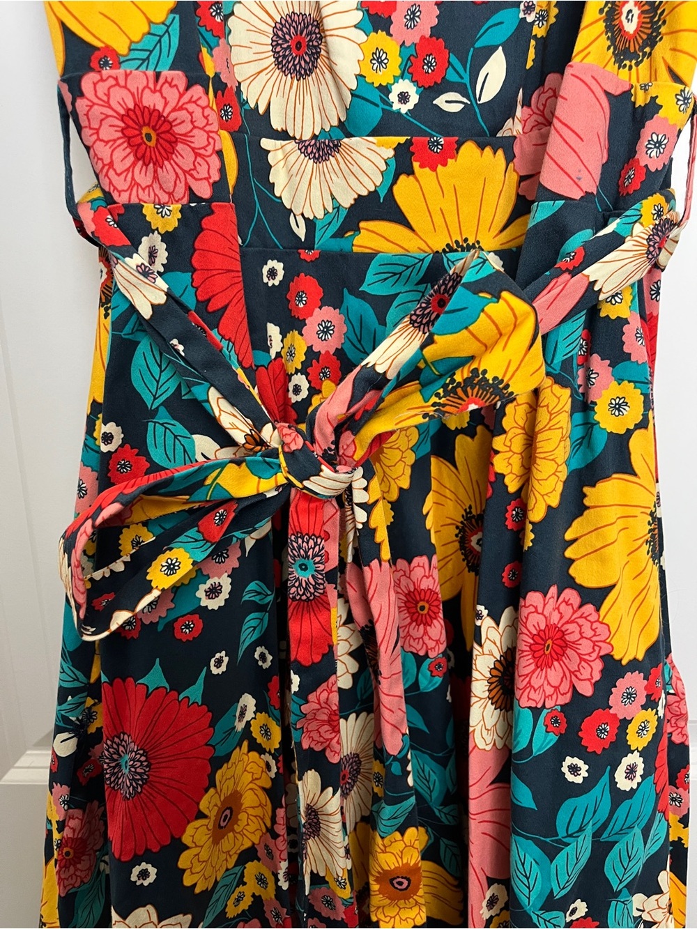 Sleeveless Floral Tie-Waist Midi Dress - Multicolor - Picture 2 of 5